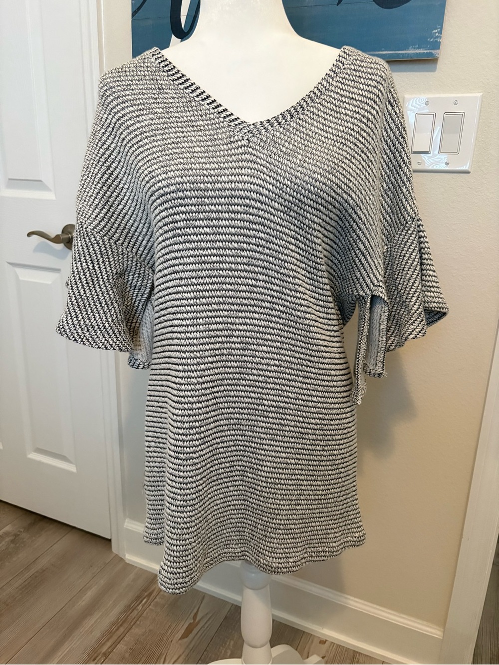 V-Neck Short Sleeve Sweater Dress in Brown  & White (color more of a greybeige)